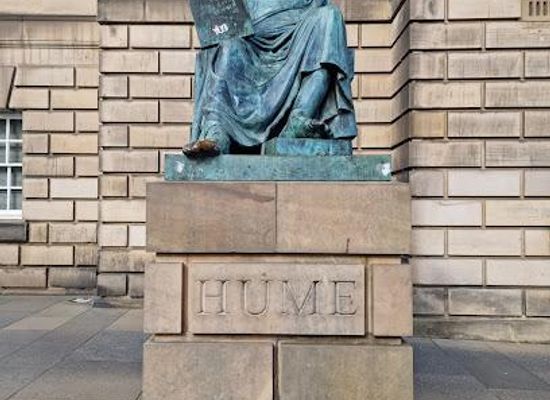 united-kingdom/edinburgh/landmark/david-hume-statue