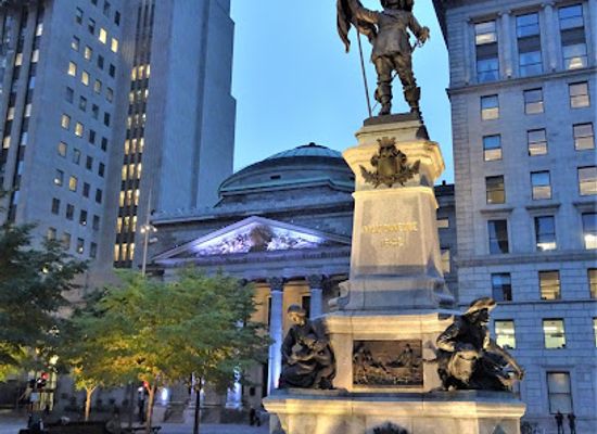 canada/montreal/quartier-des-spectacles/landmark/monument-to-paul-de-chomedey-sieur-de-maisonneuve