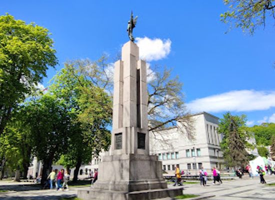 lithuania/kaunas/old-town-senamiestis/landmark/freedom-monument-kaunas