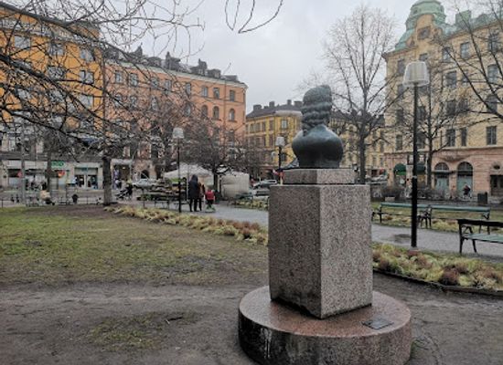 sweden/stockholm/sodermalm/landmark/statue-swedenborg