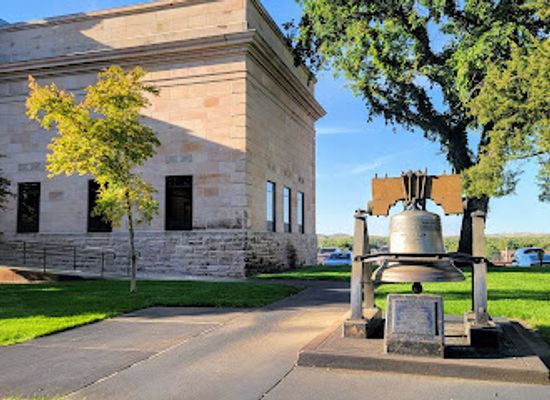 south-dakota/pierre/landmark/fighting-stallions-memorial