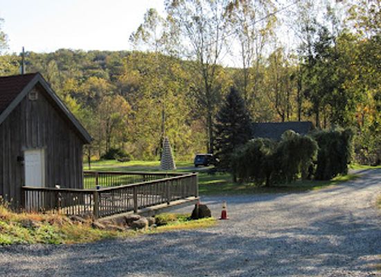 pennsylvania/amish-country/landmark/wolf-sanctuary-of-pa