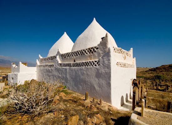 oman/mirbat/landmark/muhammad-bin-ali-s-tomb-sahib-mirbat