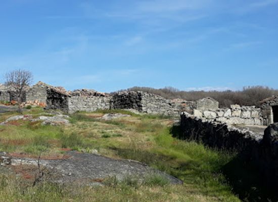 portugal/beira-litoral/landmark/palheiros-de-fiais-da-beira