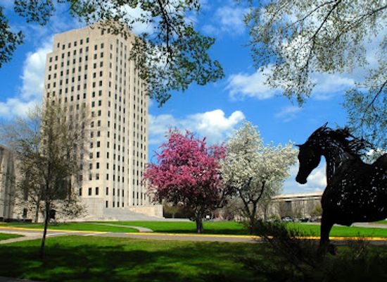 north-dakota/bismarck/landmark/north-dakota-state-capitol