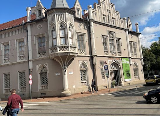 hungary/szeged-csanad/landmark/fekete-haz