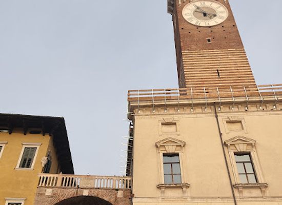 italy/verona/veronetta/landmark/torre-dei-lamberti