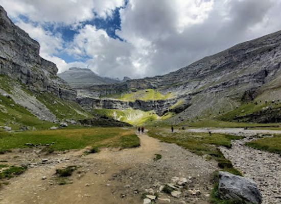 spain/ordesa-y-monte-perdido-national-park/landmark/bus-centro-visitantes-sector-ordesa-parking-libre