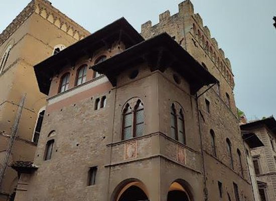 italy/san-gimignano/landmark/palazzo-dell-arte-della-lana