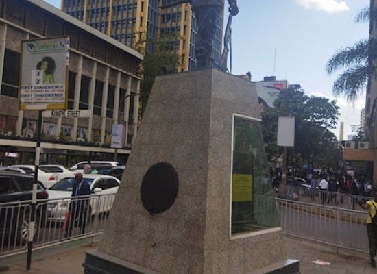 kenya/nairobi/landmark/dedan-kimathi-statue