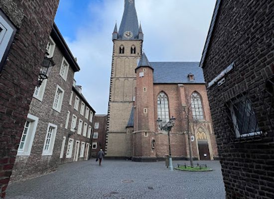 germany/dusseldorf/landmark/stiftsplatz