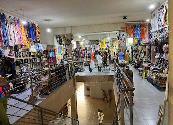 cote-d-ivoire/abidjan-autonomous-district/landmark/marche-d-art-de-cocody