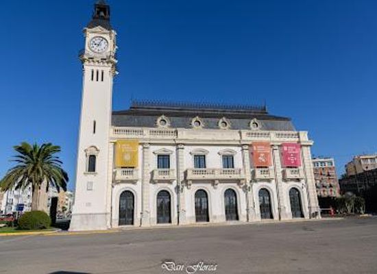 spain/valencia/landmark/reloj-del-puerto-de-valencia