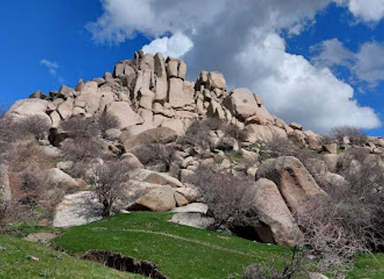 uzbekistan/djizak/landmark/qo-ytosh-ko-li