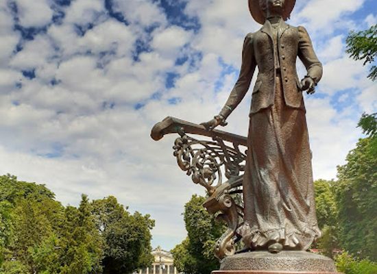 ukraine/ternopil/landmark/solomiya-krushelnytska-monument
