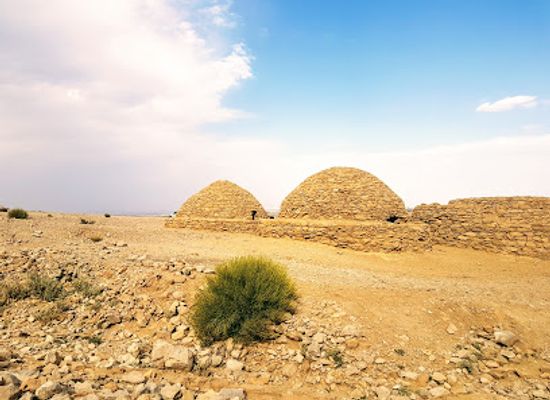united-arab-emirates/al-ain/landmark/jebel-hafeet-beehive-tombs