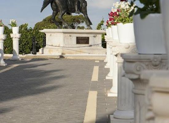 australia/adelaide/landmark/barossa-colonel-light-monument
