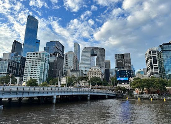 australia/melbourne/southbank/landmark/below-bridge-lookout