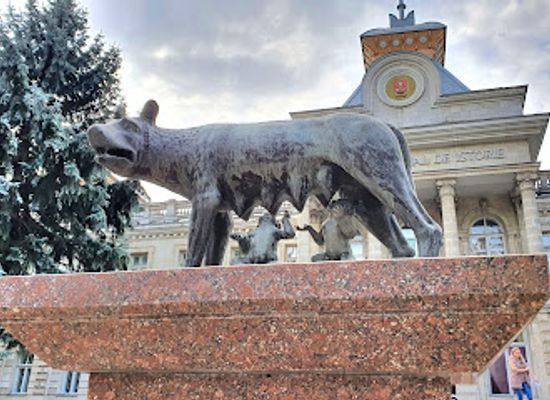 moldova/chisinau/centru/landmark/capitoline-wolf