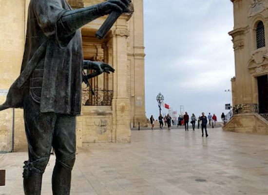 malta/valletta/landmark/statue-of-jean-de-valette