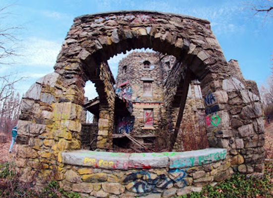 connecticut/litchfield-county/landmark/hearthstone-castle