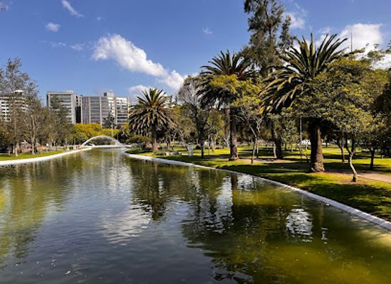 ecuador/quito/la-carolina/landmark/laguna-del-parque-la-carolina