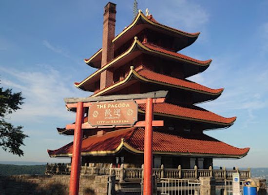 pennsylvania/amish-country/landmark/reading-pagoda