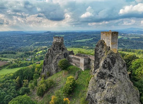 czechia/cesky-raj/landmark/trosky-state-castle