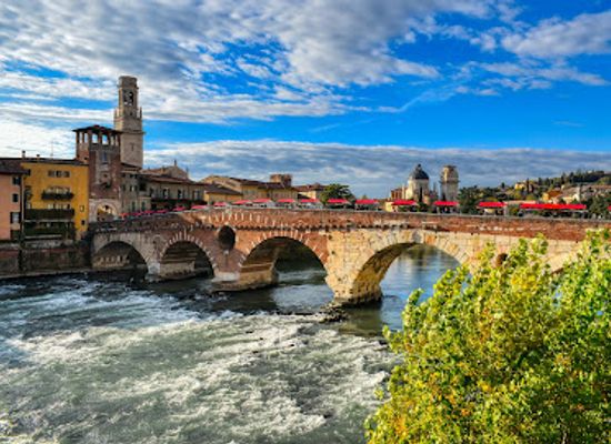 italy/verona/landmark/ponte-pietra