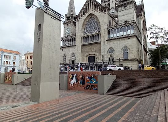 colombia/manizales/landmark/plaza-de-bolivar