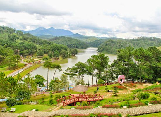 vietnam/da-lat/landmark/mong-mo-hill-tourist-area