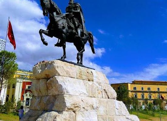 albania/kruje/landmark/skanderbeg-statue