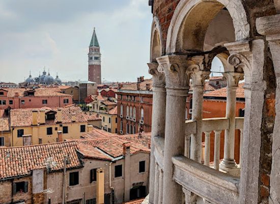 italy/venice/landmark/palazzo-contarini-del-bovolo