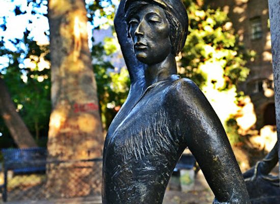 georgia/kvemo-kartli/landmark/sofiko-chiaureli-statue