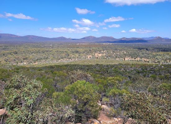 australia/outback/landmark/stokes-hill-lookout