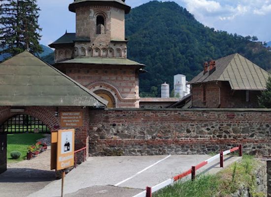 romania/valcea/landmark/cornet-monastery