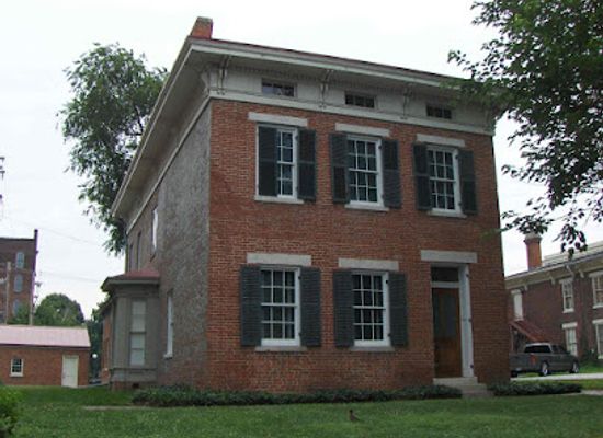 illinois/central-illinois/landmark/quincy-underground-railroad-museum-dr-richard-eells-house