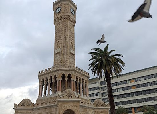 turkiye/izmir/landmark/konak-meydani