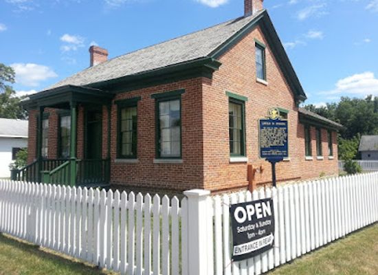 illinois/northwestern-illinois/landmark/lincoln-manahan-home-museum