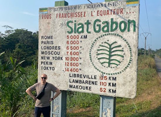 gabon/lambarene/landmark/equator-sign