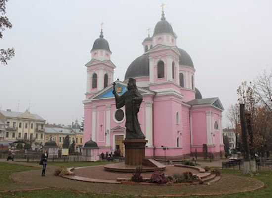 ukraine/chernivtsi/landmark/cathedral-of-the-holy-spirit