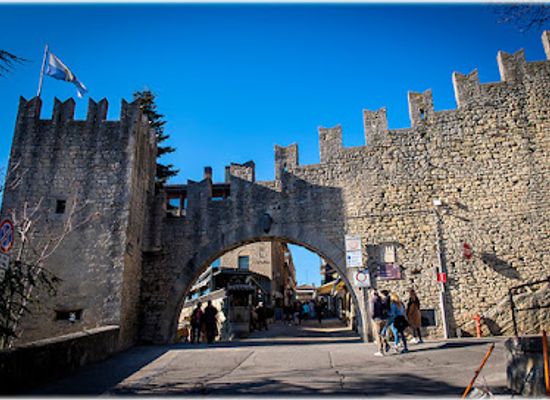 san-marino/fiorentino/landmark/gate-of-fratta
