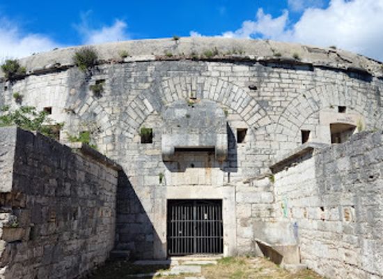croatia/pula/landmark/fort-giorgio