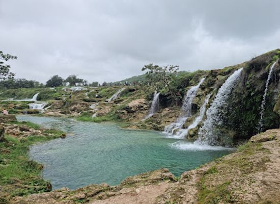 oman/dhofar-governorate/landmark/darbat-waterfall