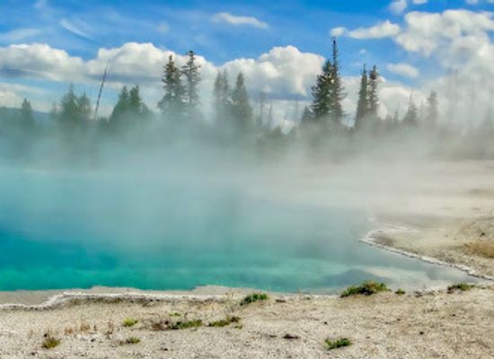 montana/yellowstone-national-park/landmark/old-faithful-visitor-and-education-center