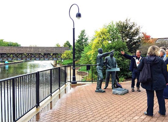 illinois/naperville/landmark/naperville-bites-and-sites