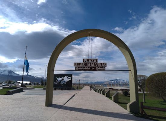 argentina/ushuaia/landmark/plaza-islands-malvinas