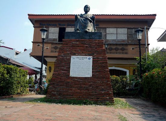 philippines/ilocos-norte/vigan-city/landmark/leona-florentino-monument