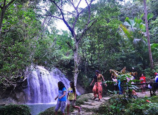 indonesia/highlands-papua/landmark/wafsarak-waterfall