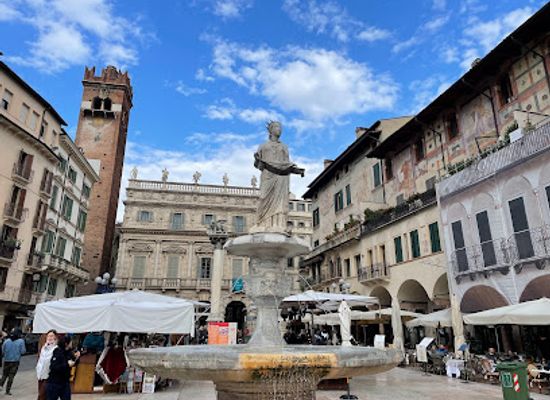 italy/verona/veronetta/landmark/case-dei-mazzanti